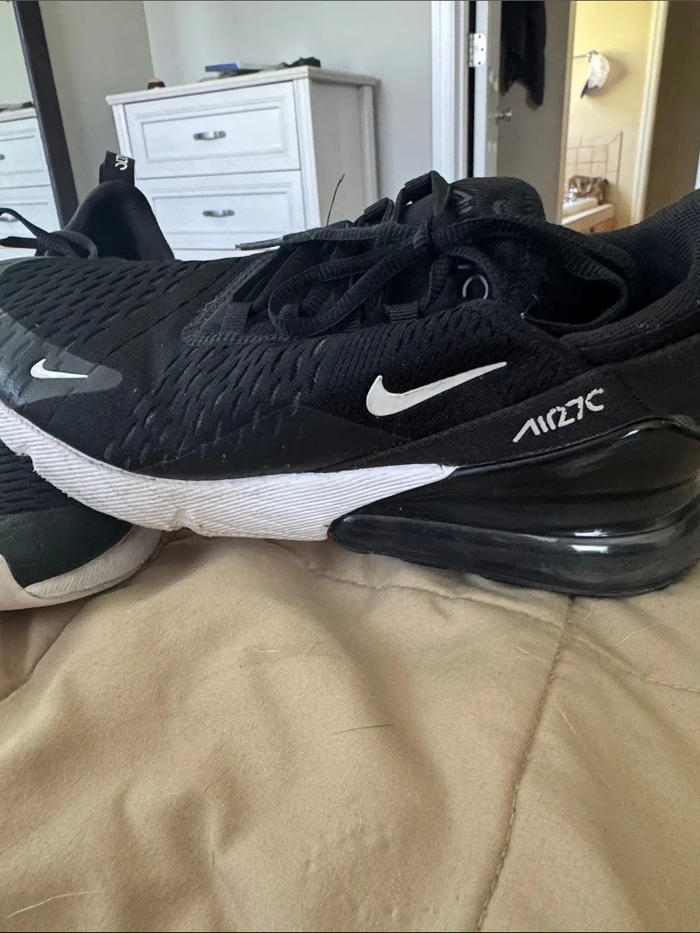 Nike Kids Black and White Air Max 270 with Pink Accent 6.5Y